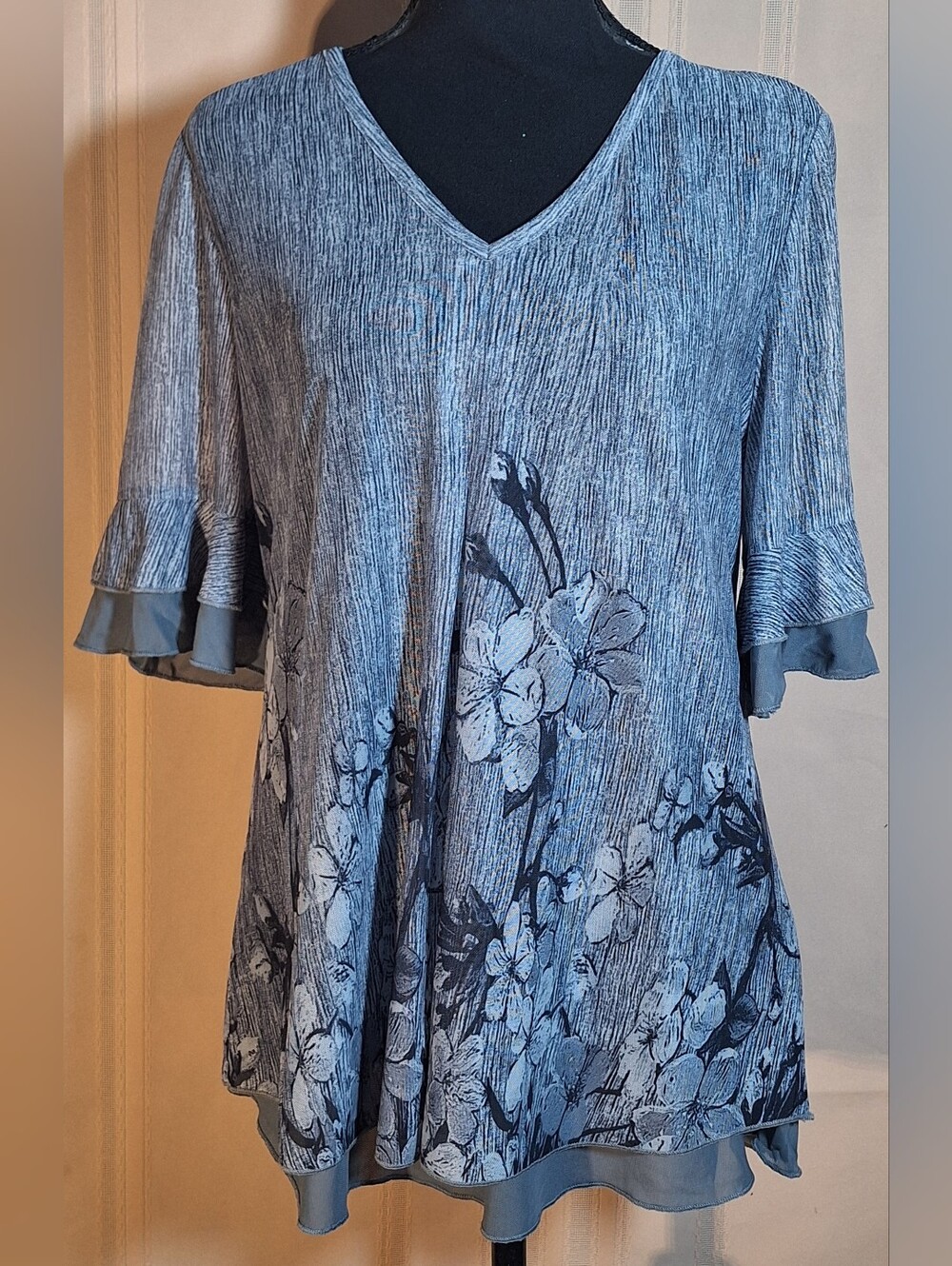 VALOLIA V-Neck Floral Swing Top - Gray, Black and White